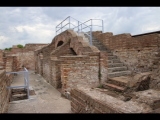 08017 ostia - regio v - insula ii - domus del protiro (v,ii,4-5) - raum (30) - blick ri osten - re - treppe.jpg